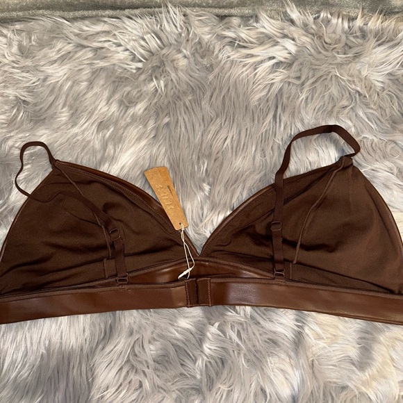 Skims faux leather triangle bralette - Picture 2 of 3